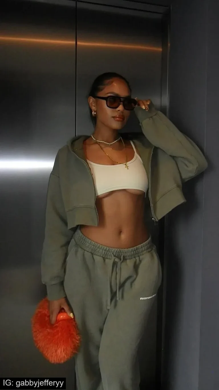 cropped hoodie outfit 1