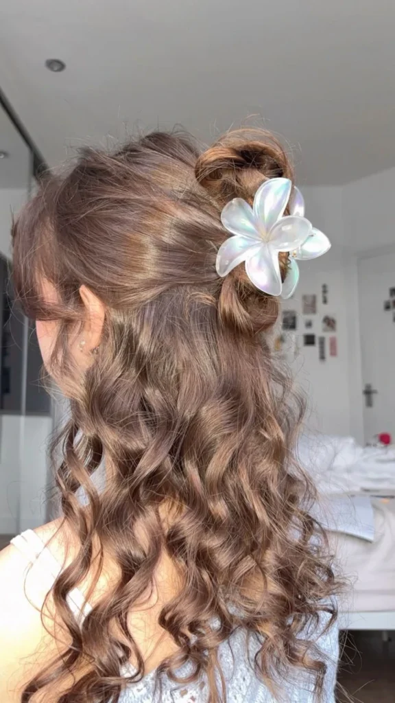 Trendy 10+ Claw Clip Hairstyles Curly Hair You Need to Save