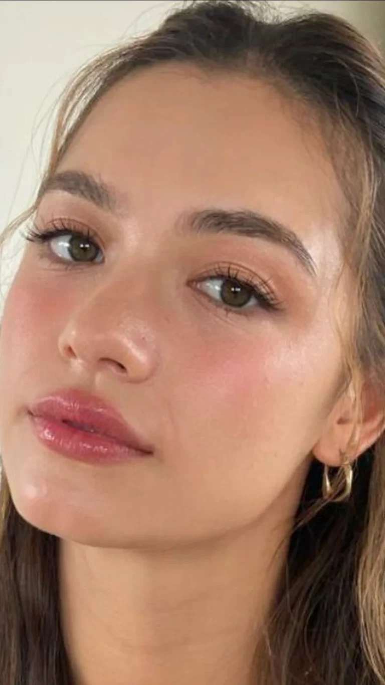 minimal makeup look 1