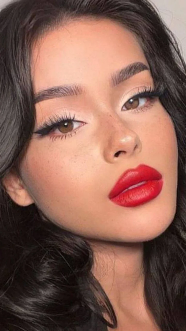 red lips makeup look 1