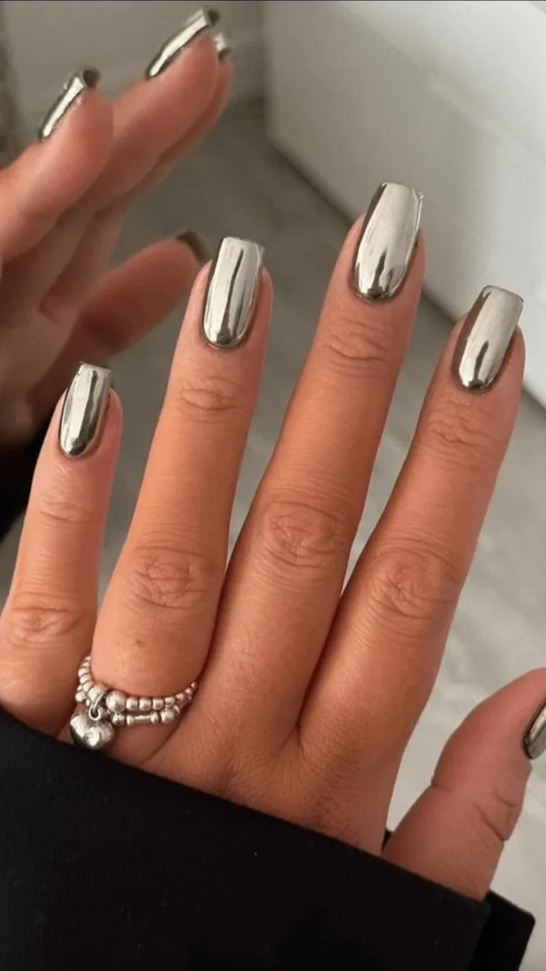 short chrome nails 1