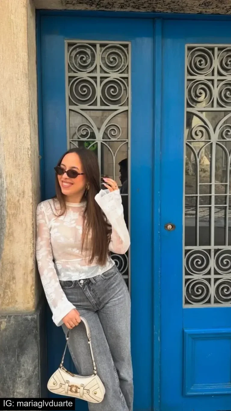 gray jeans outfit 2