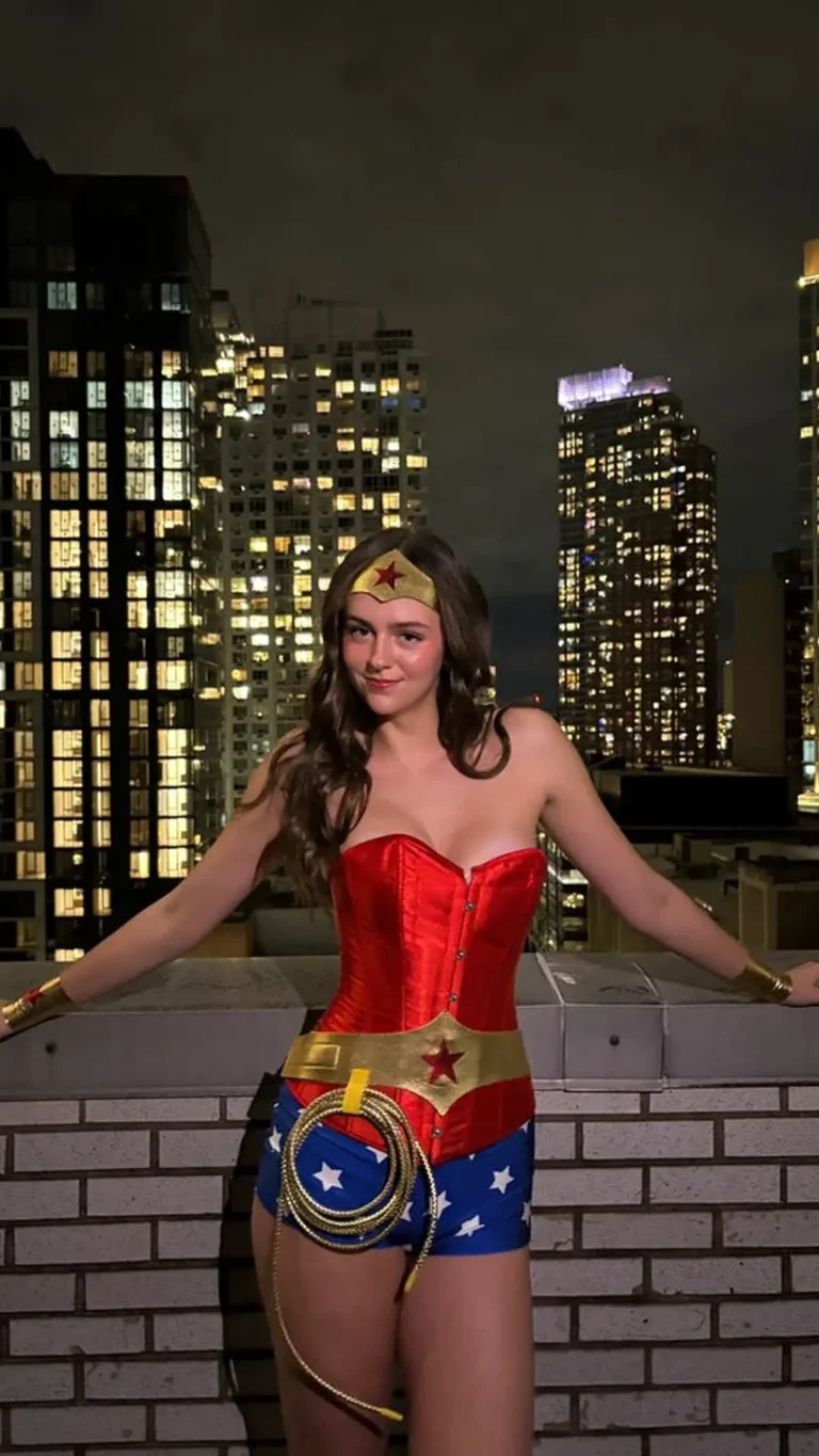 iconic brunette halloween costumes 1
